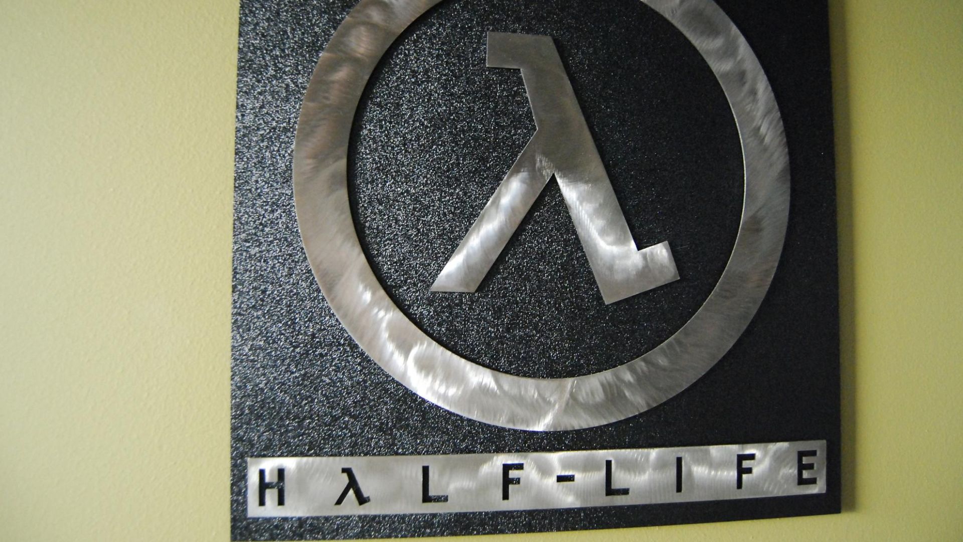 File:Half-Life (3080617459).jpg