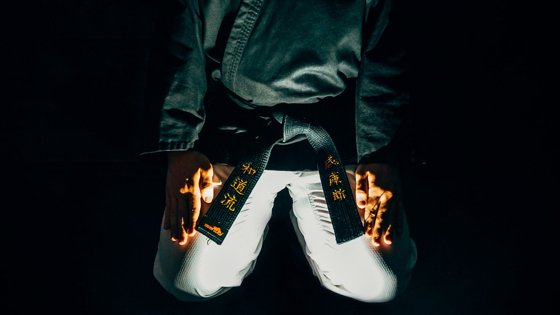 person wearing black belt judo