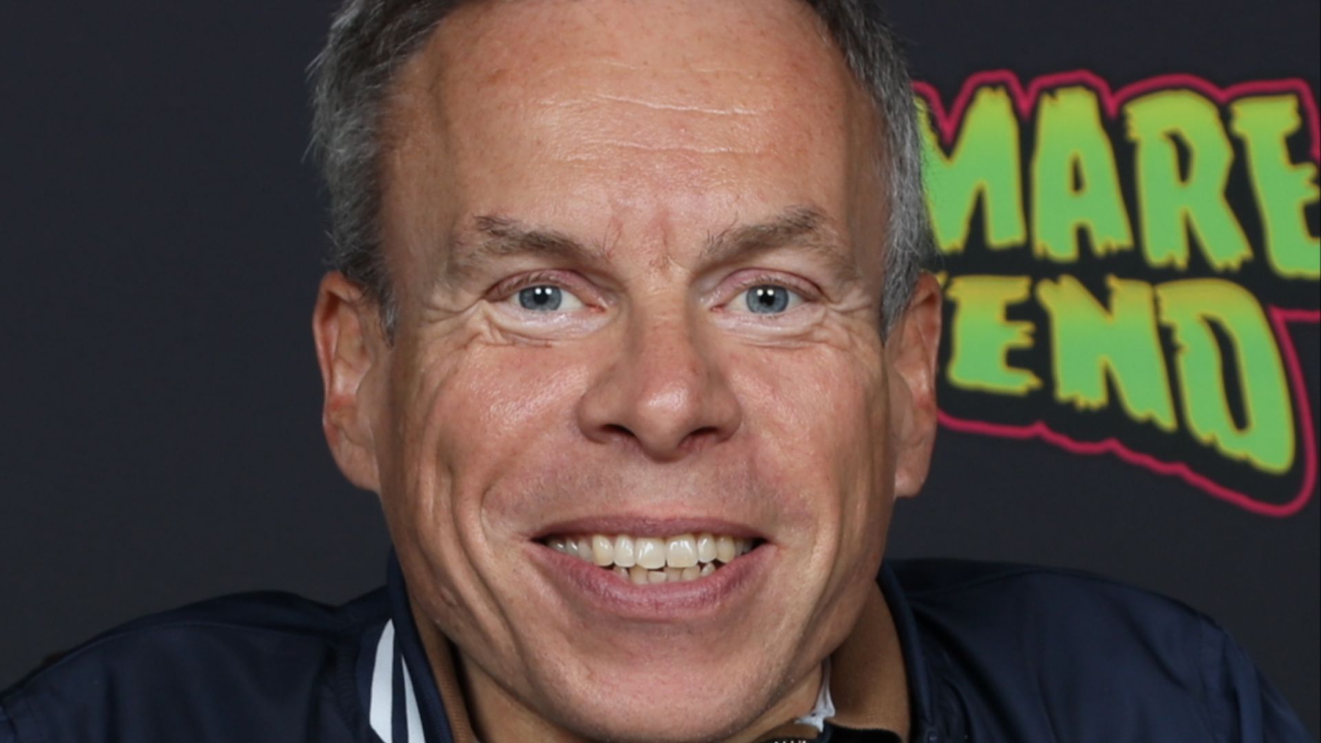 File:Warwick Davis Photo Op Nightmare Weekend Richmond 2023 (cropped).jpg