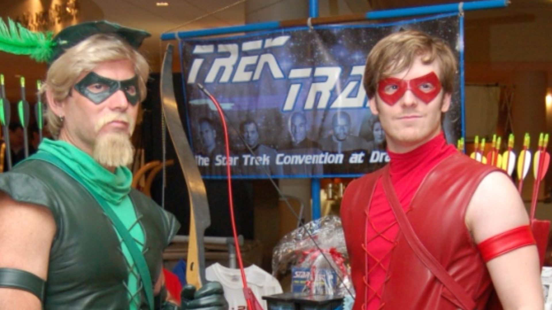 File:Green and Red Arrows Comic Con.jpg
