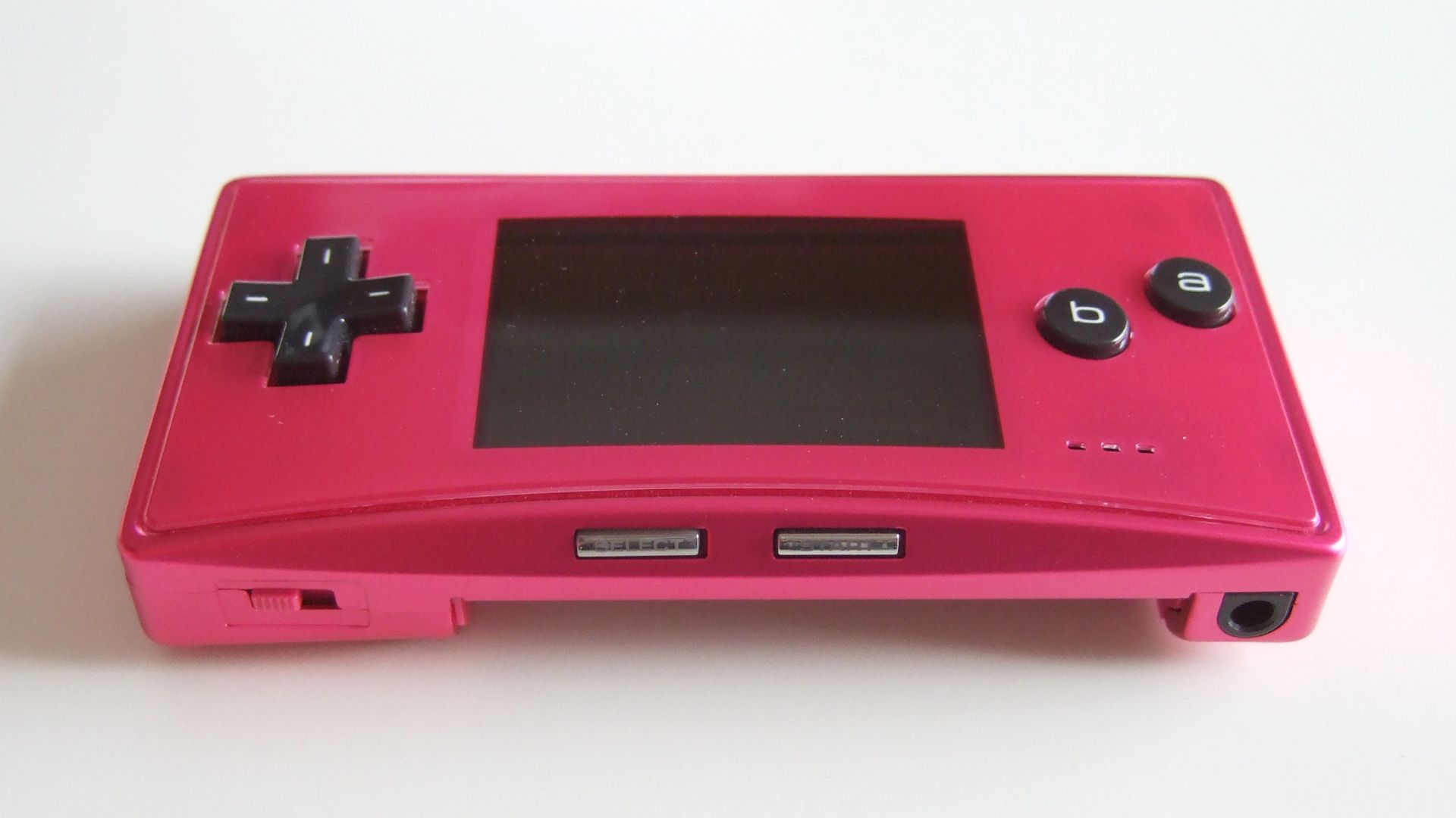File:Hot pink GameBoy Micro (6961637426).jpg