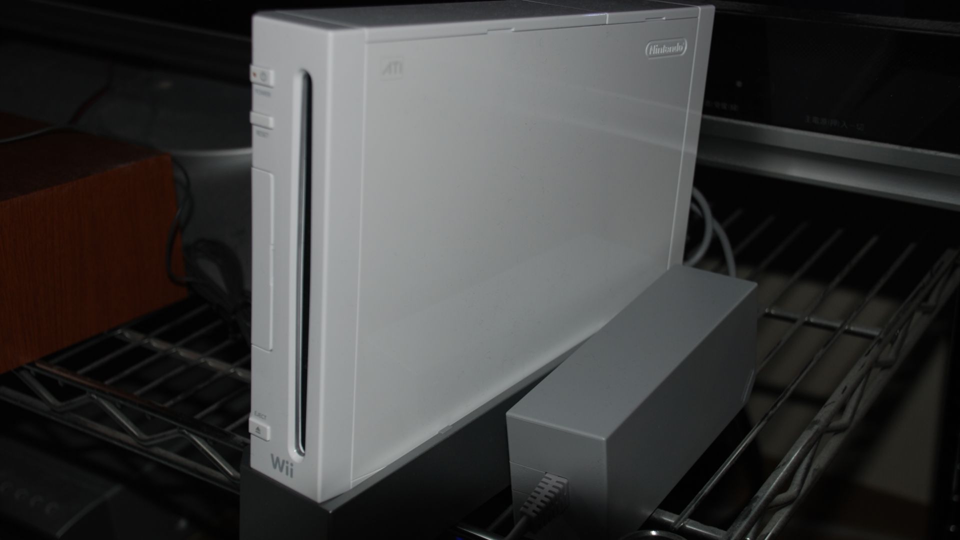 File:Wii and its power adapter 20070307.jpg