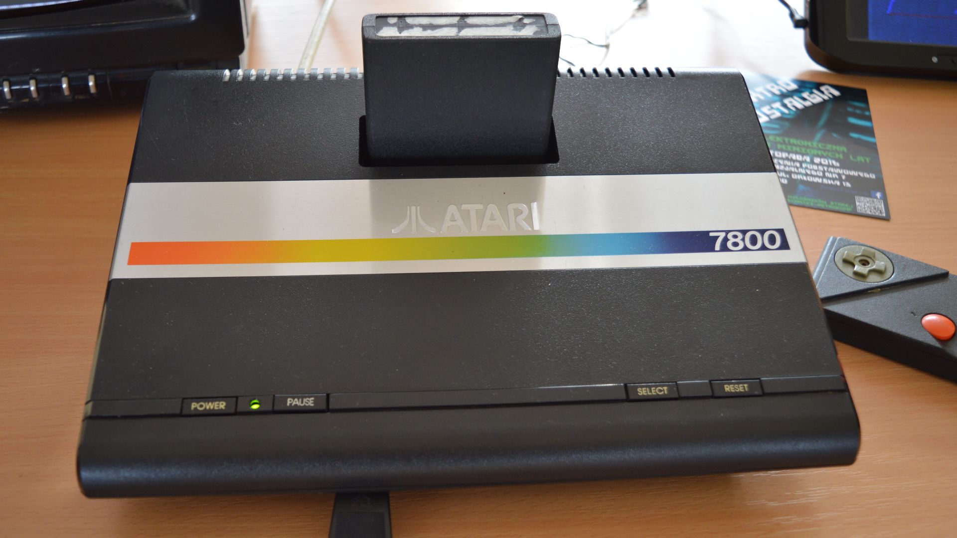 File:Atari 7800 game console.jpg