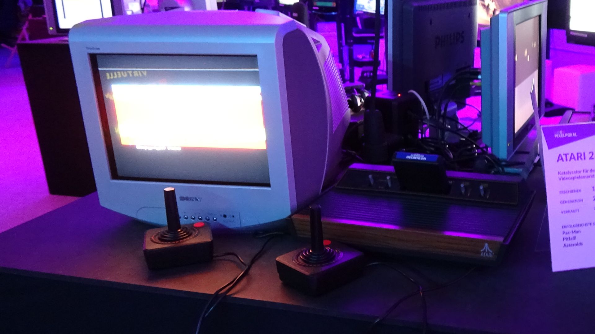 File:Atari 2600 im Erlebnismuseum Hi-Score.jpg