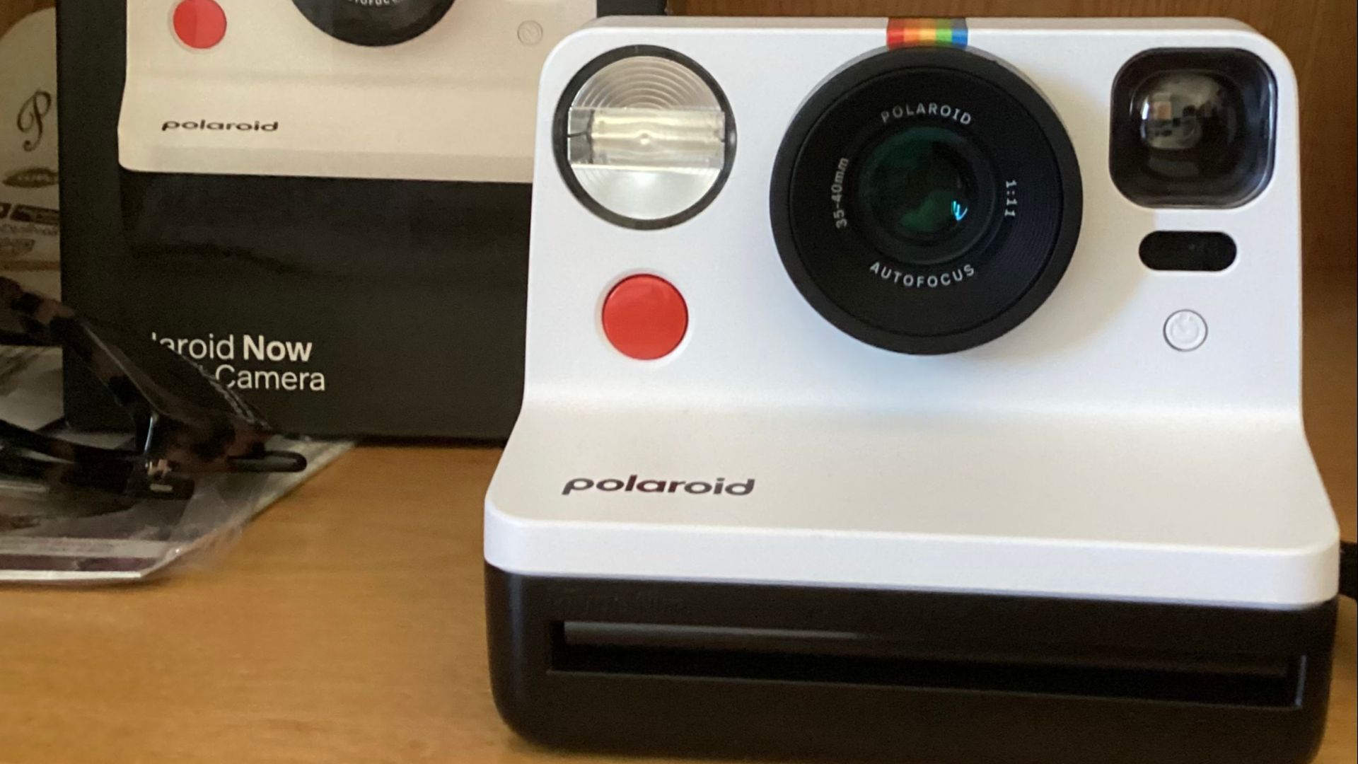 File:Polaroid camera gen 2.jpg