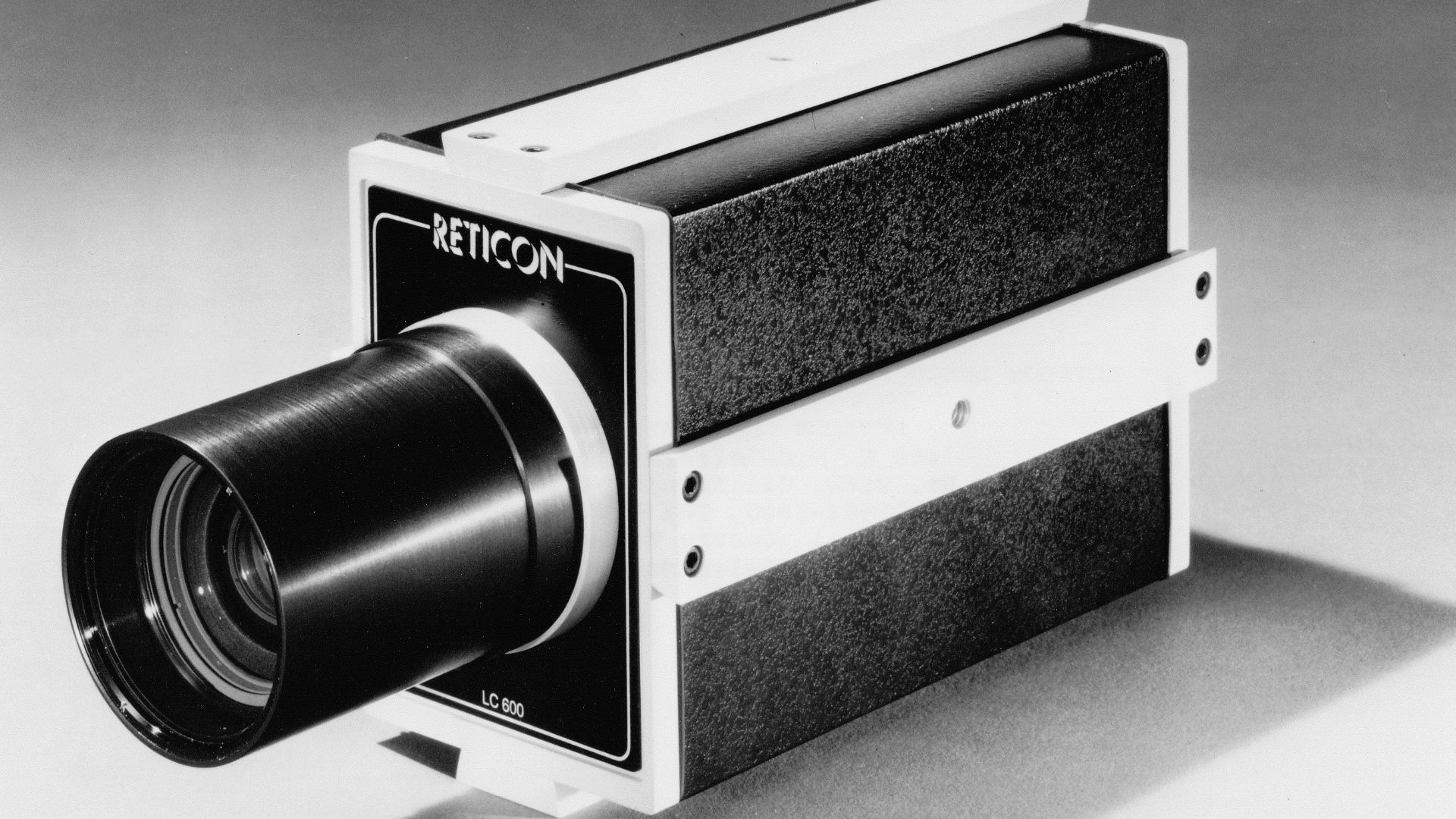 File:Reticon LC600 Digital Line Scan Camera (1974).jpg
