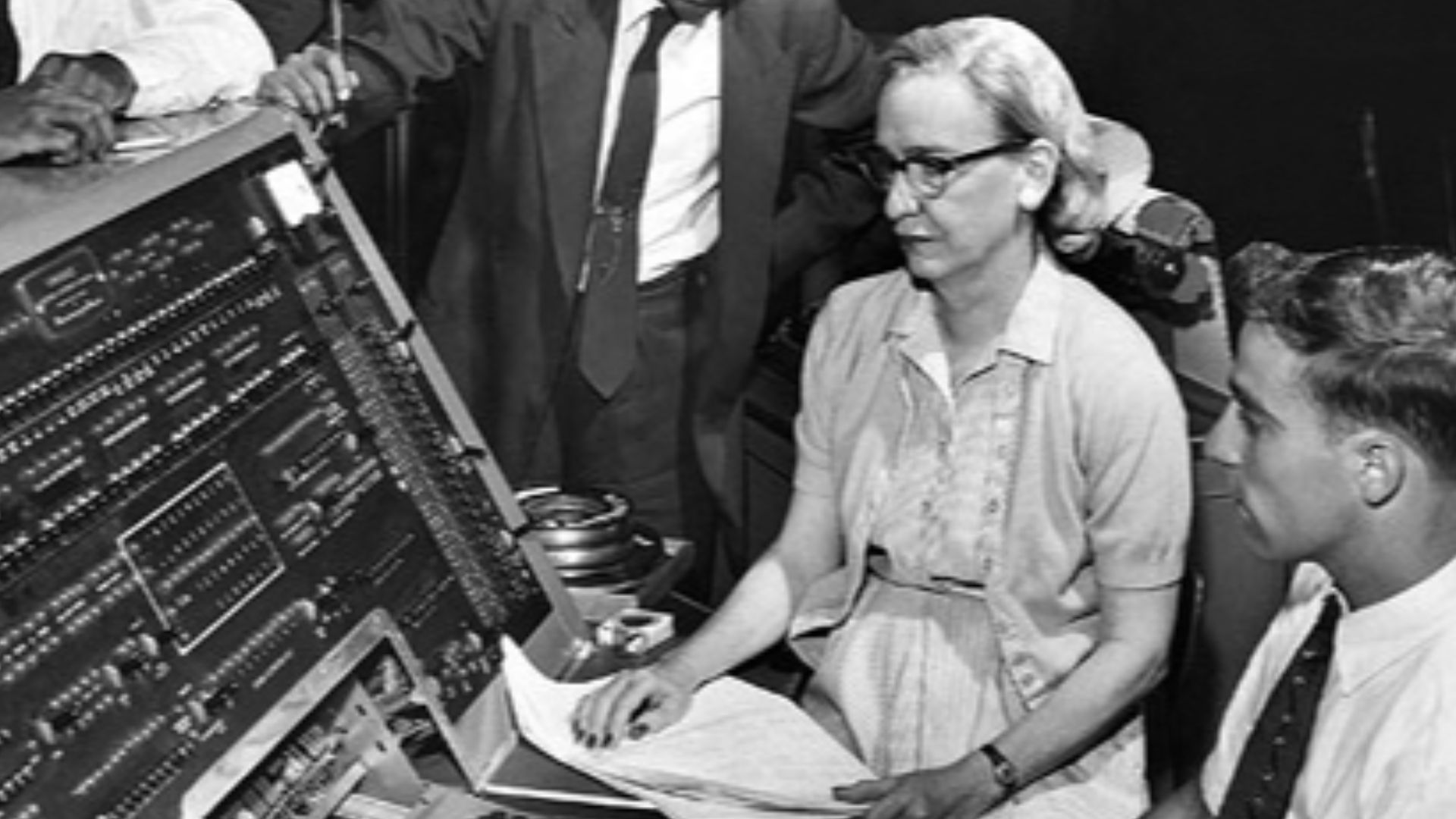 File:Grace Hopper and UNIVAC.jpg