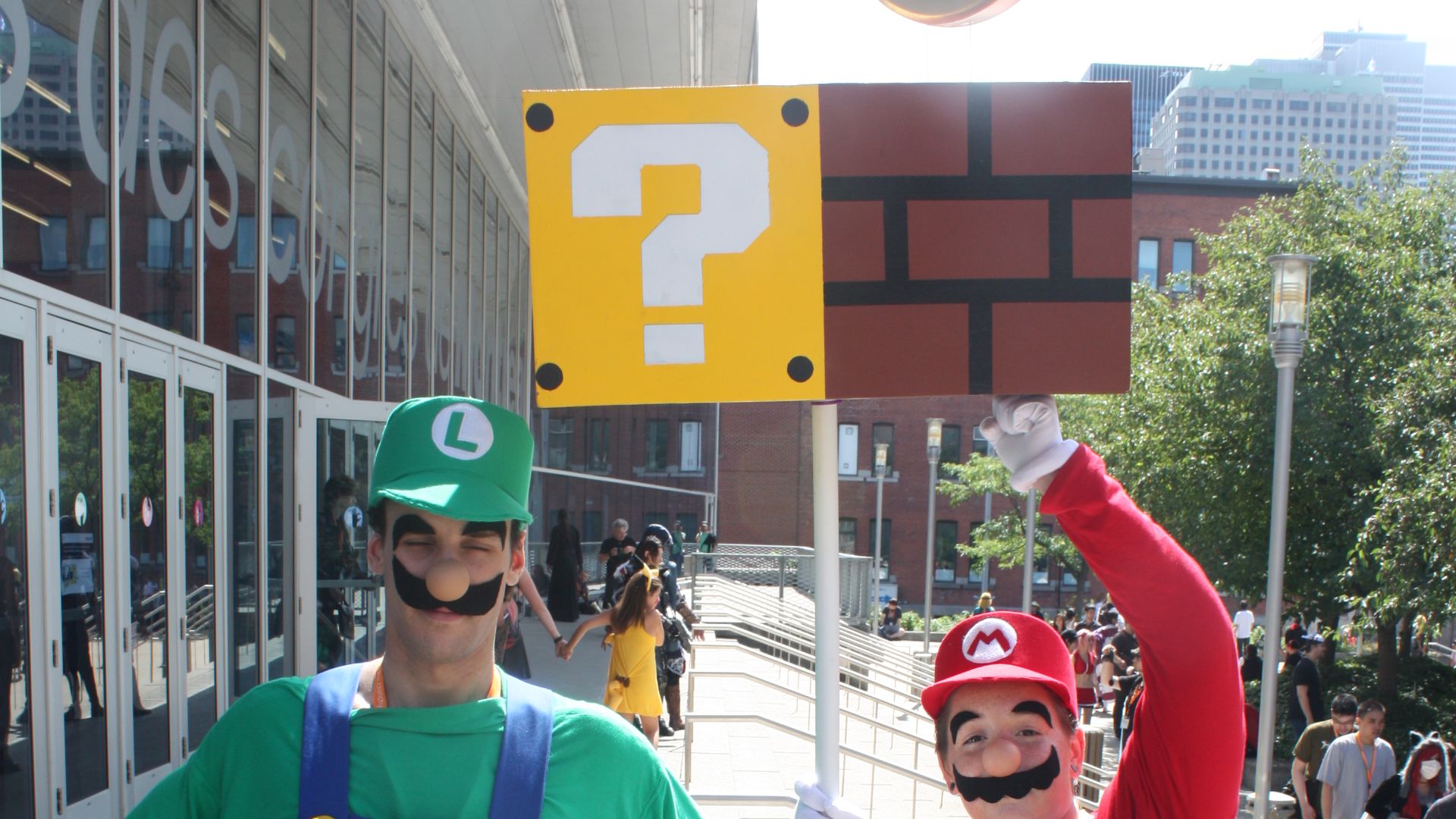 File:Cosplayers of Super Mario Bros. 20150808.jpg