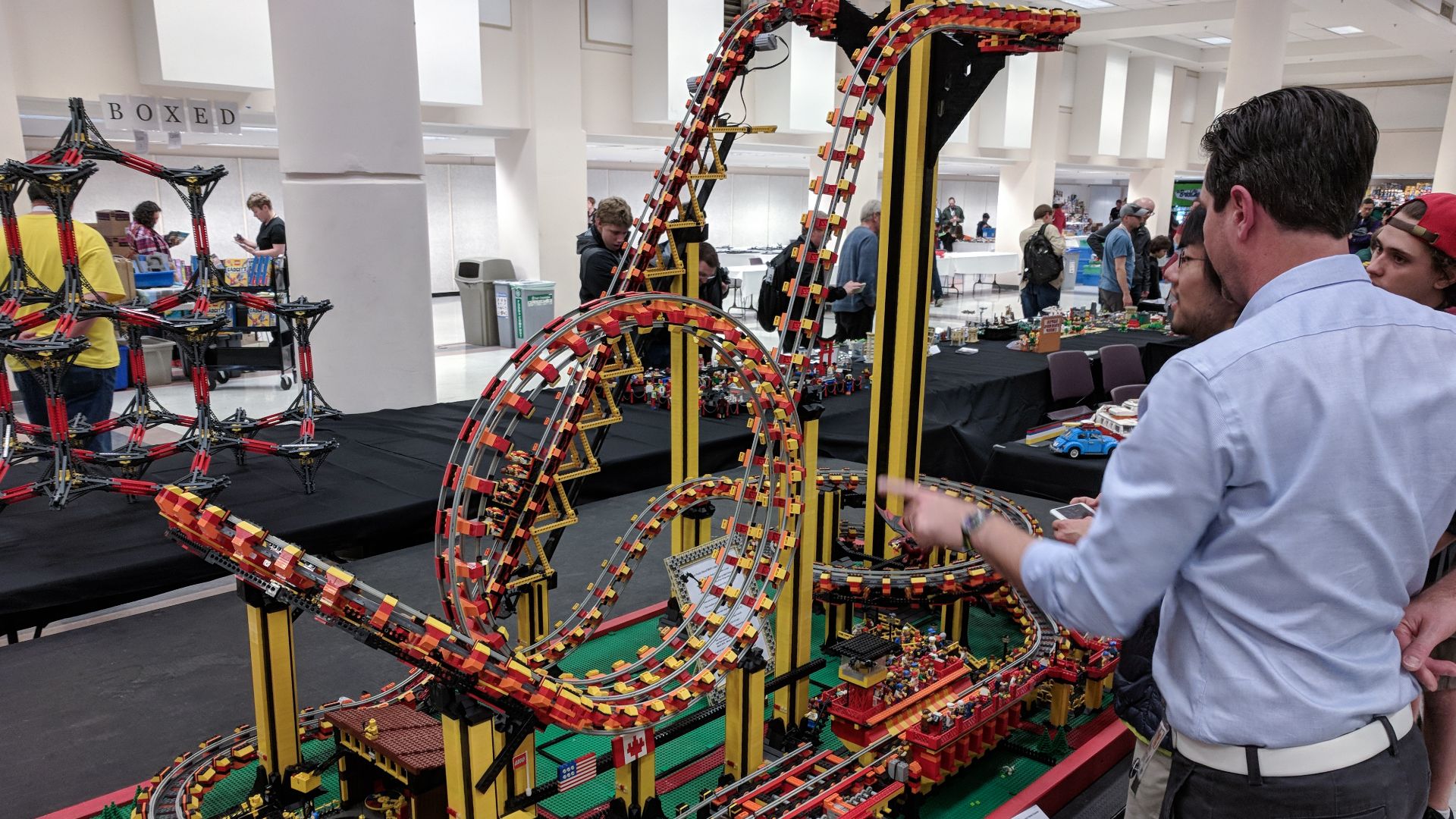 File:Custom Lego Roller Coaster (31568786628).jpg