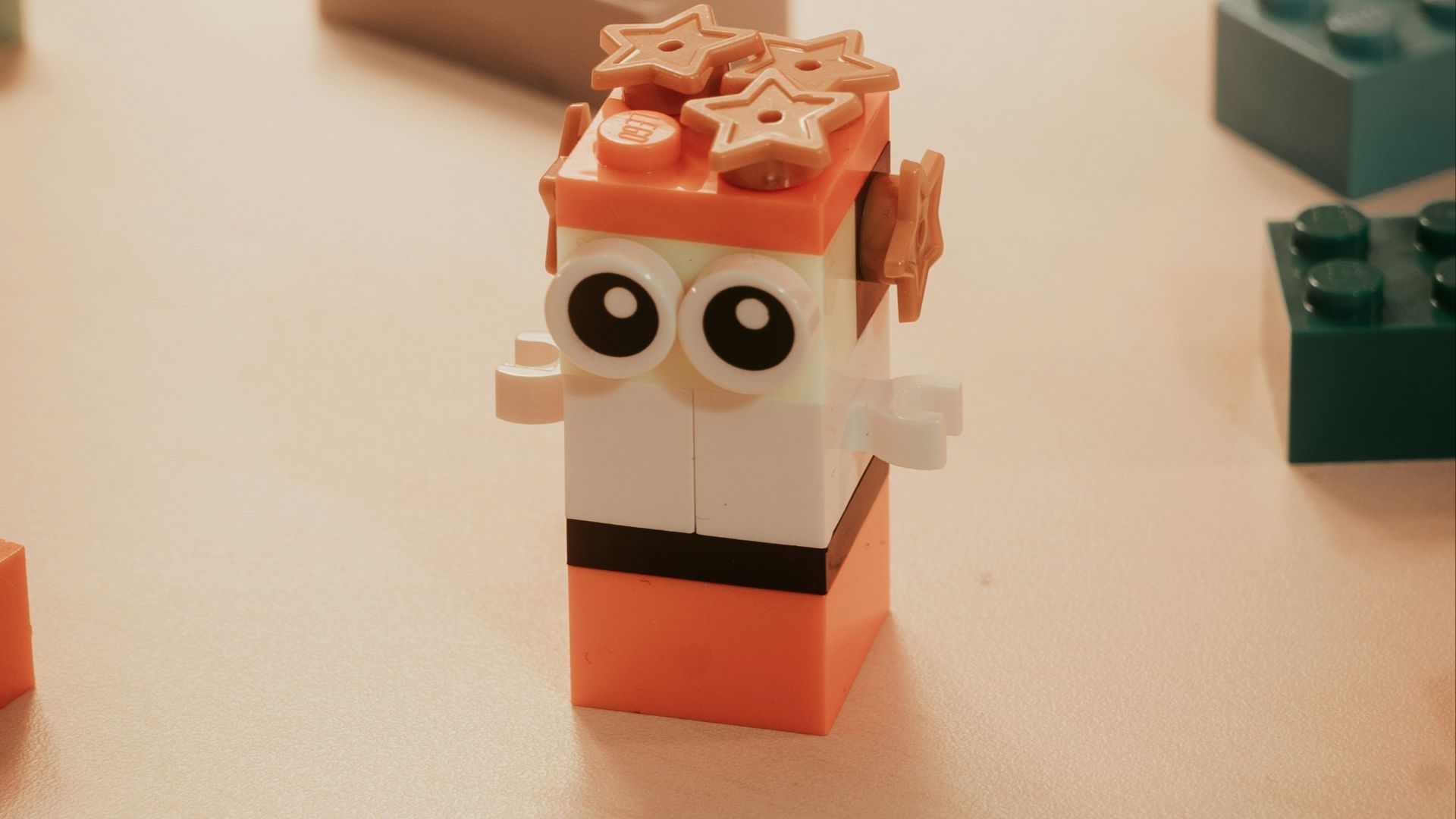 a group of legos sitting on top of a table
