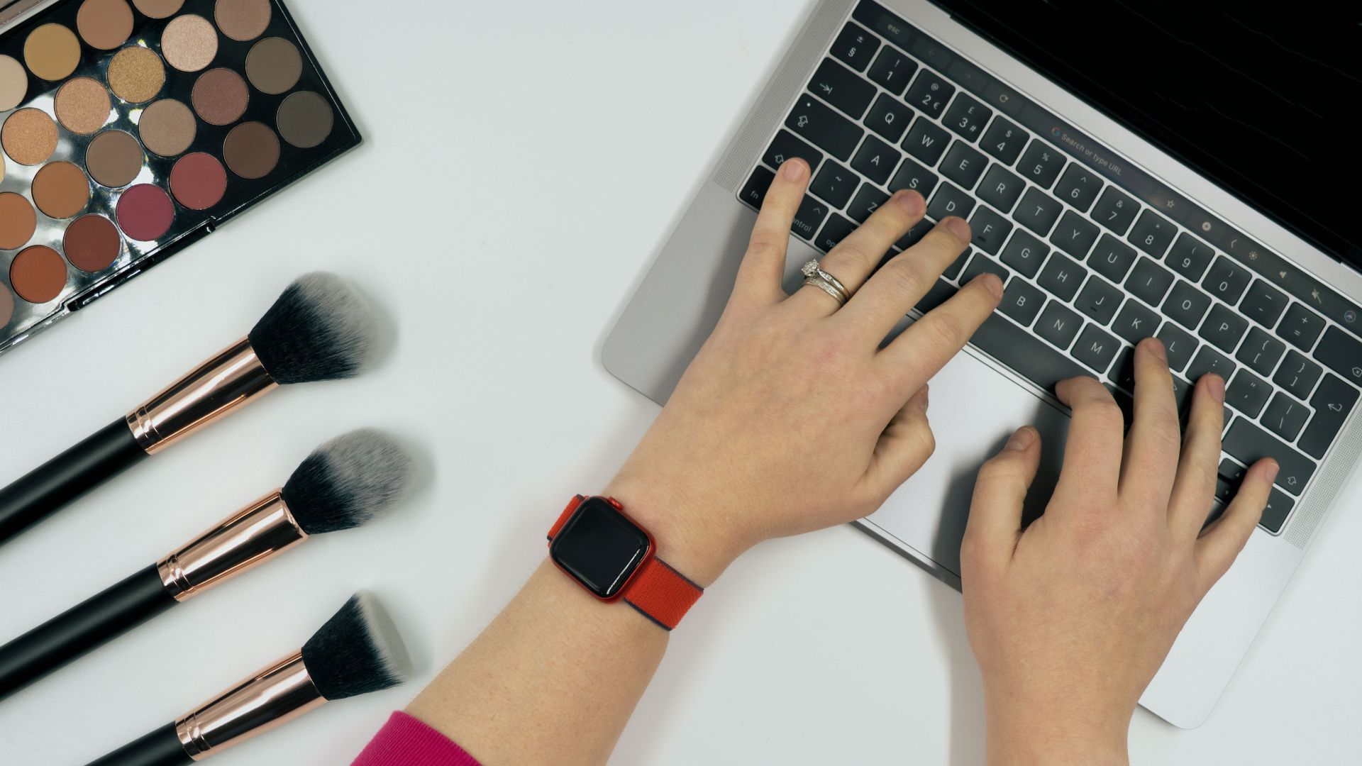 File:Beauty Blogging - Writing About Make Up.jpg