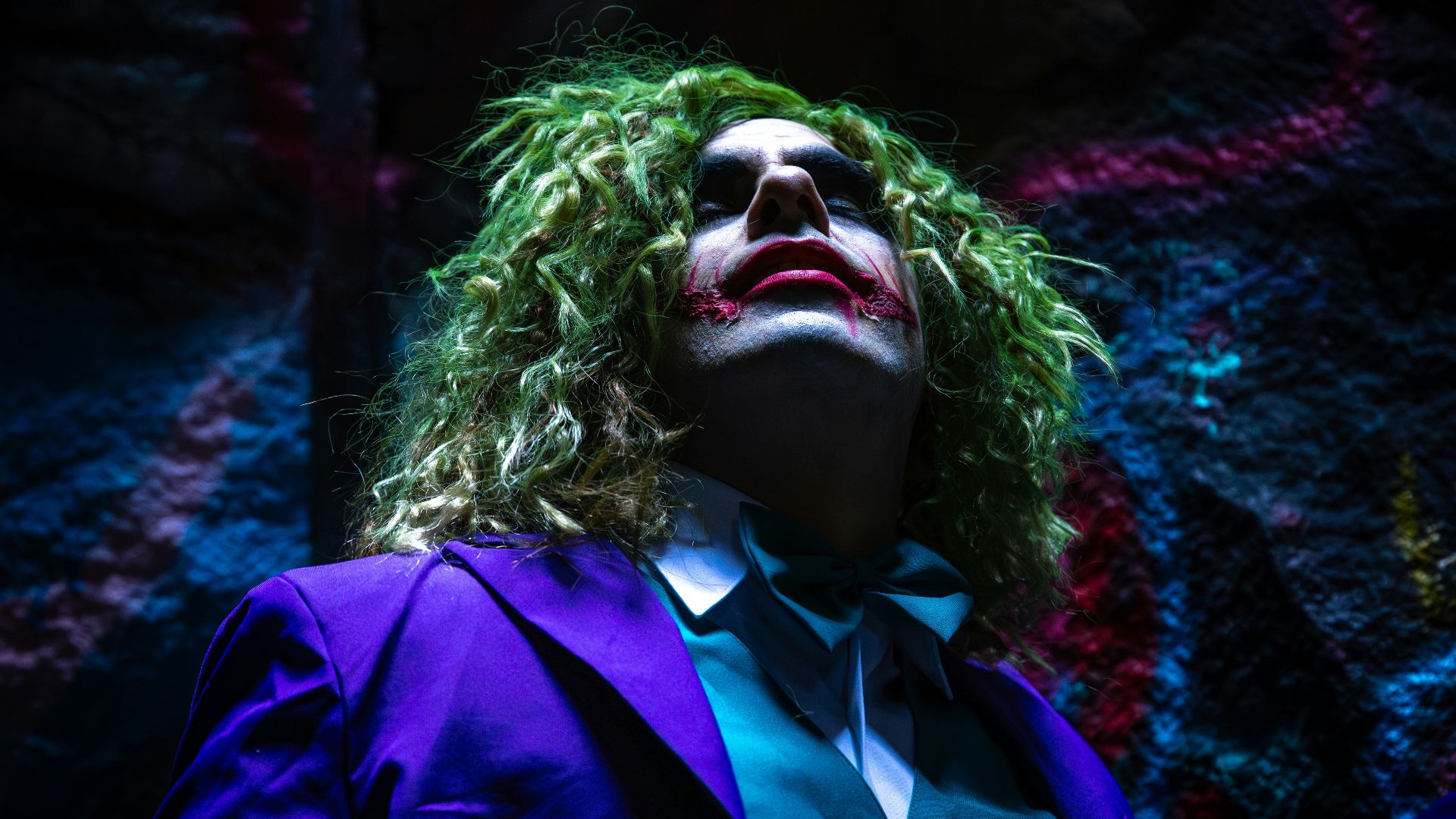 Man dressed as the joker with green hair and makeup.