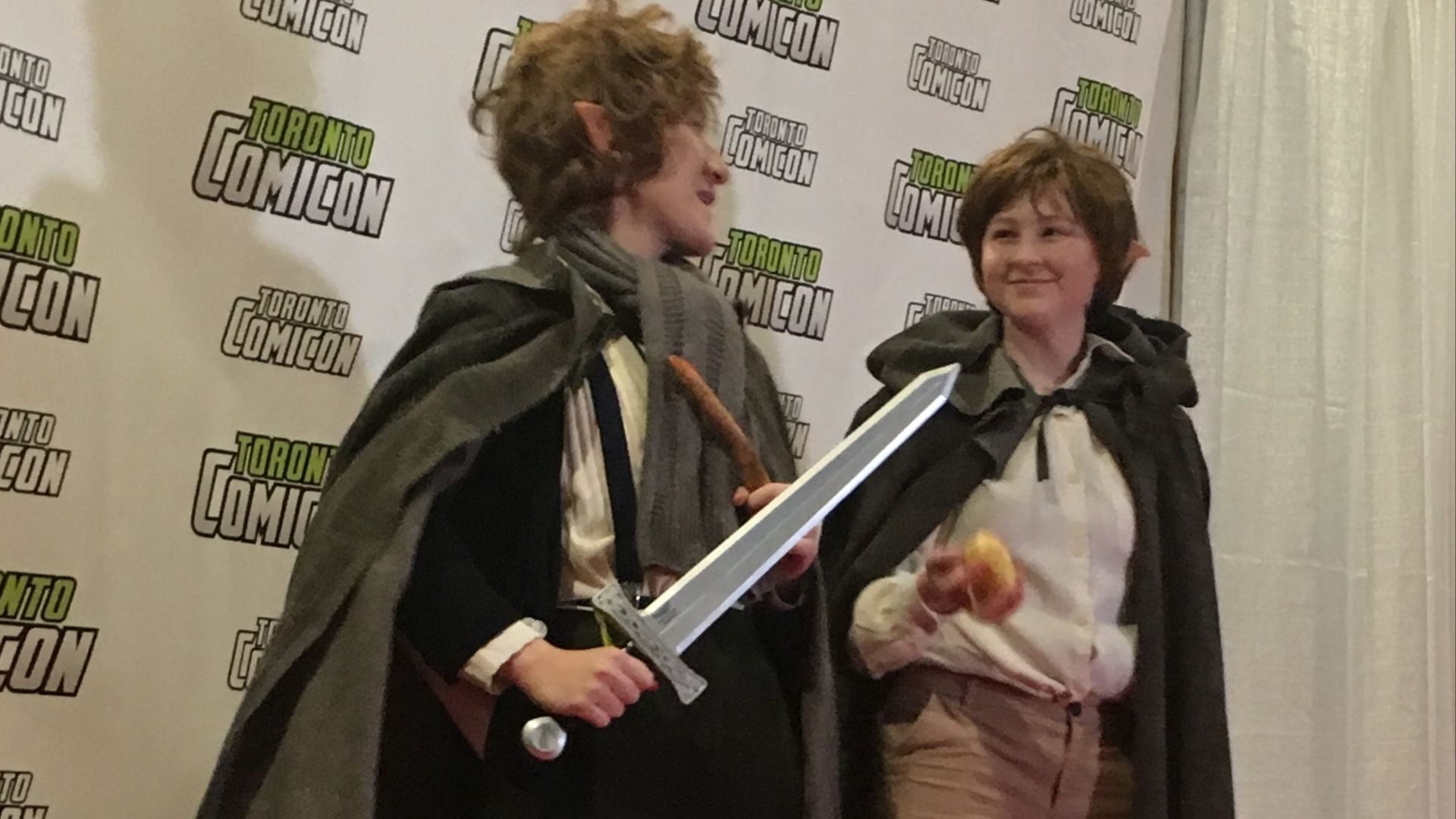 File:Wikinews C Hobbits IMG 1574.jpg