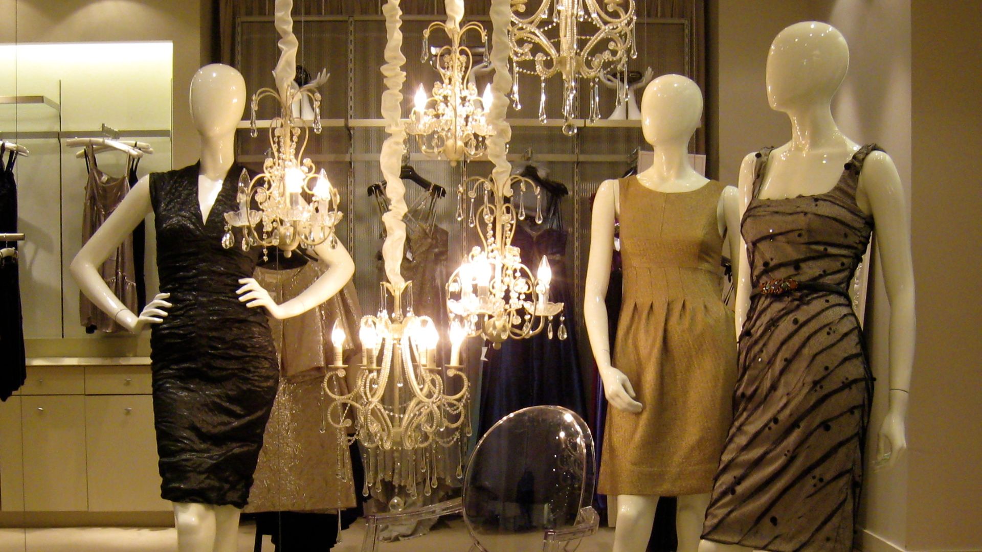 File:Holt Renfrew Mannequins.jpg