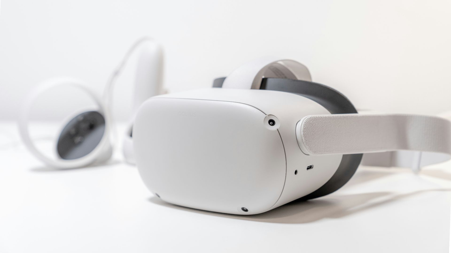 white and black beats by dr dre headphones