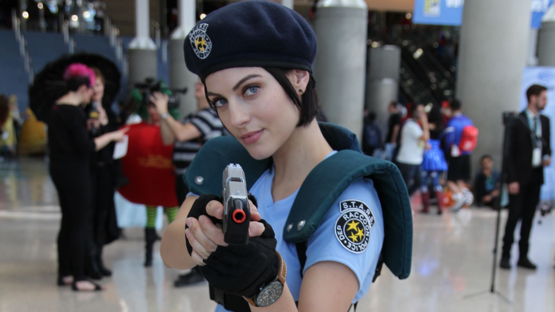File:Wondercon 2016 - Julia Voth as Jill Valentine (26080943915).jpg