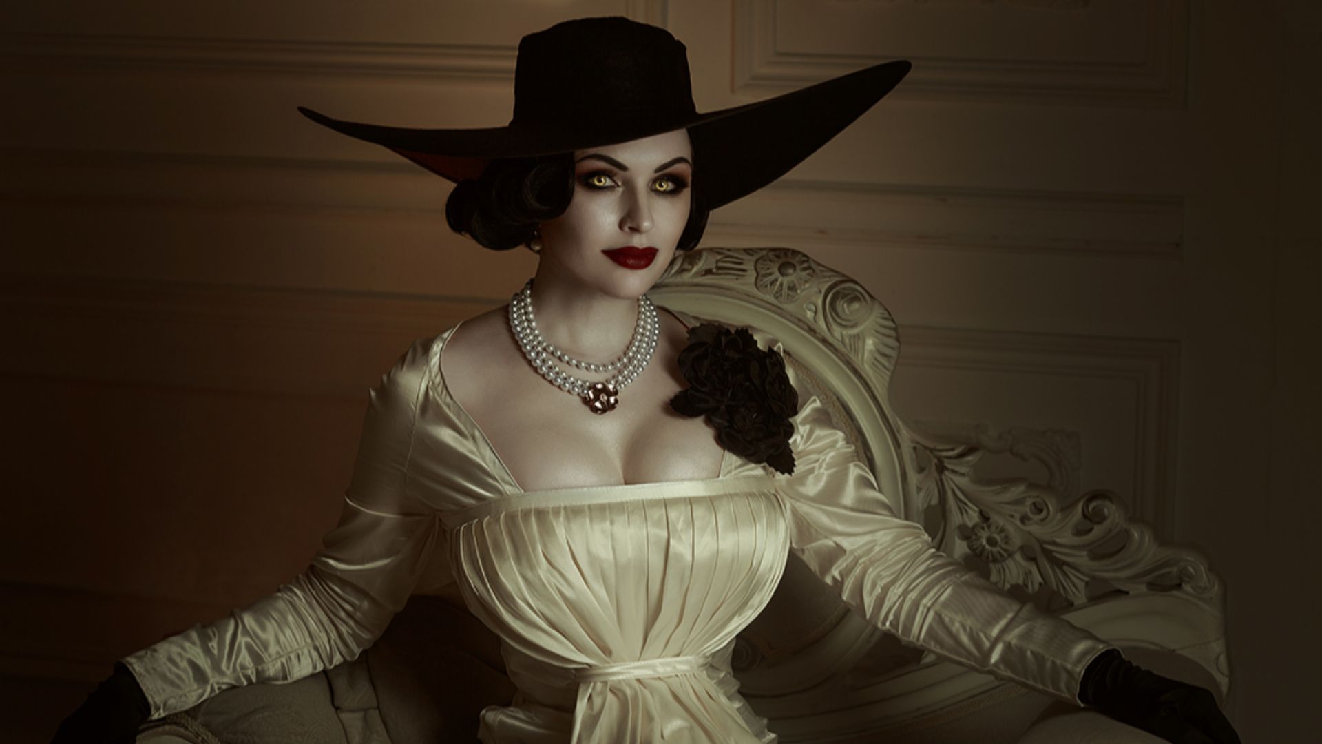 File:Cosplay of Alcina Dimitrescu (Resident Evil Village) • 1.jpg