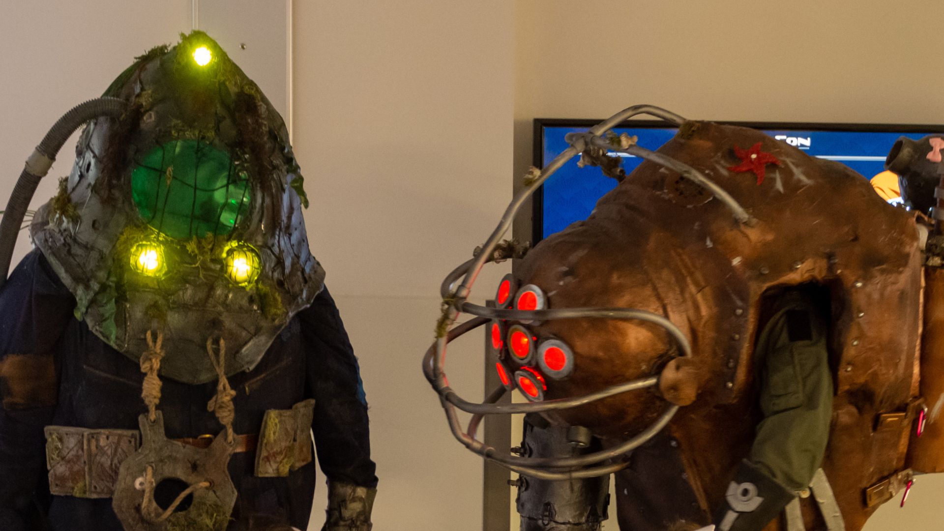 File:Fanime 2019 - Bioshock Cosplayers.jpg