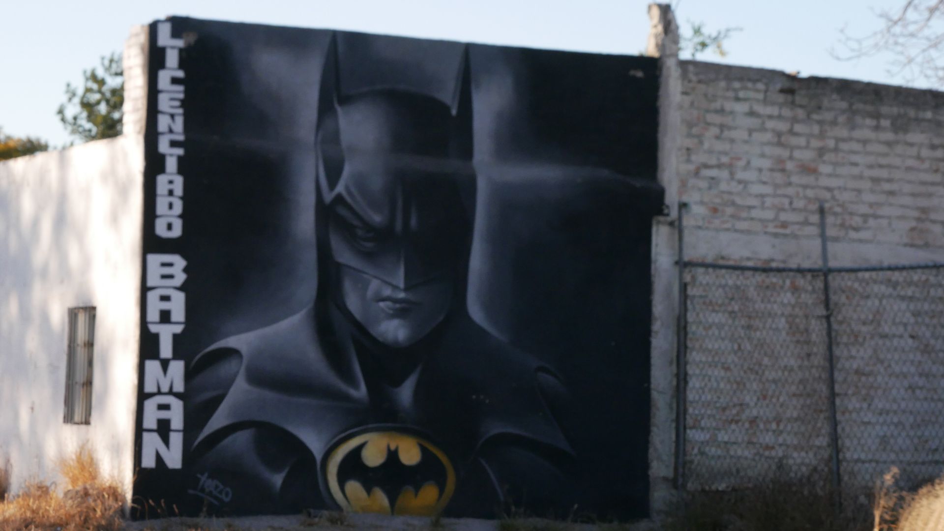 File:Cartel del Licenciado Batman en la Av. Adolfo Ruiz Cortines 02.jpg