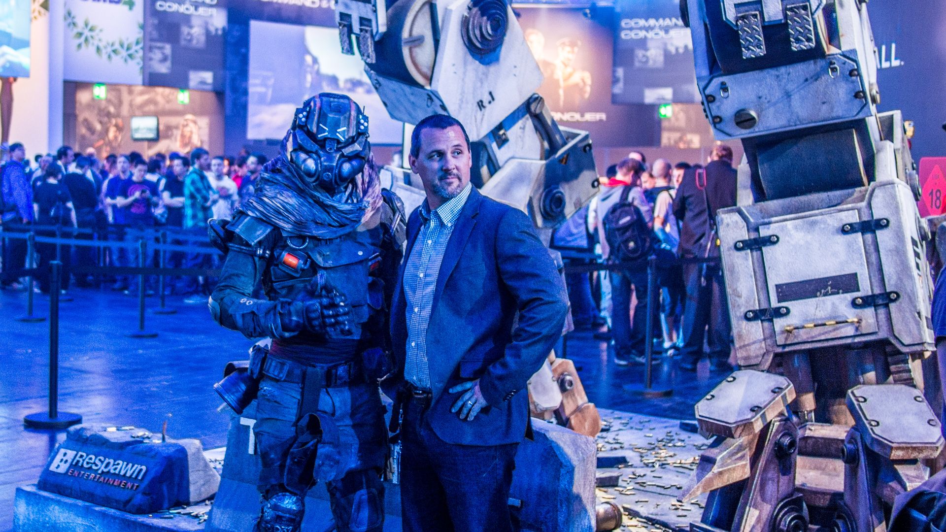 File:Near Titanfall robot at Gamescom 2013 (9591148022).jpg