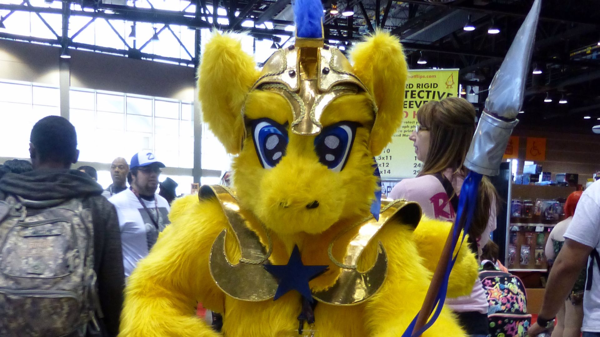 File:C2E2 2014 - Flash Sentry (14085617527).jpg