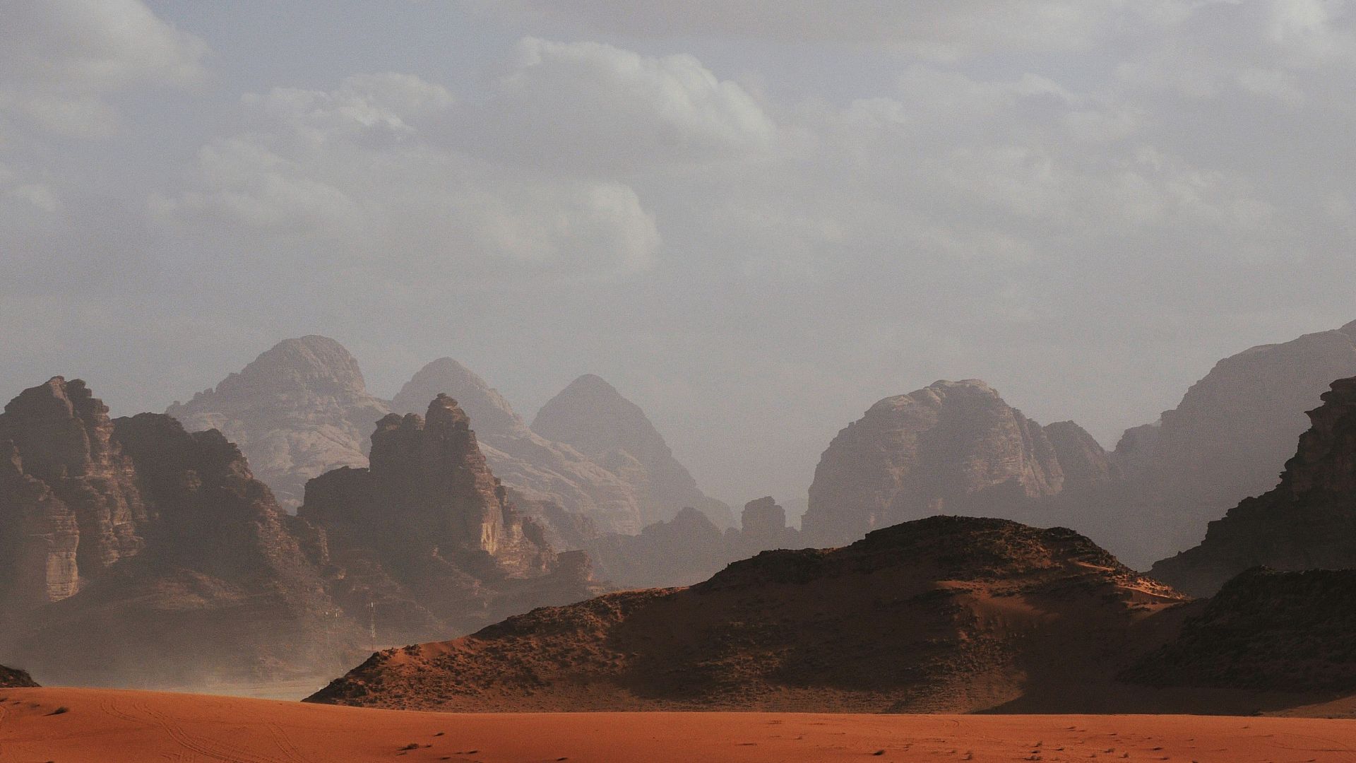 mountains under white clouds at daytime