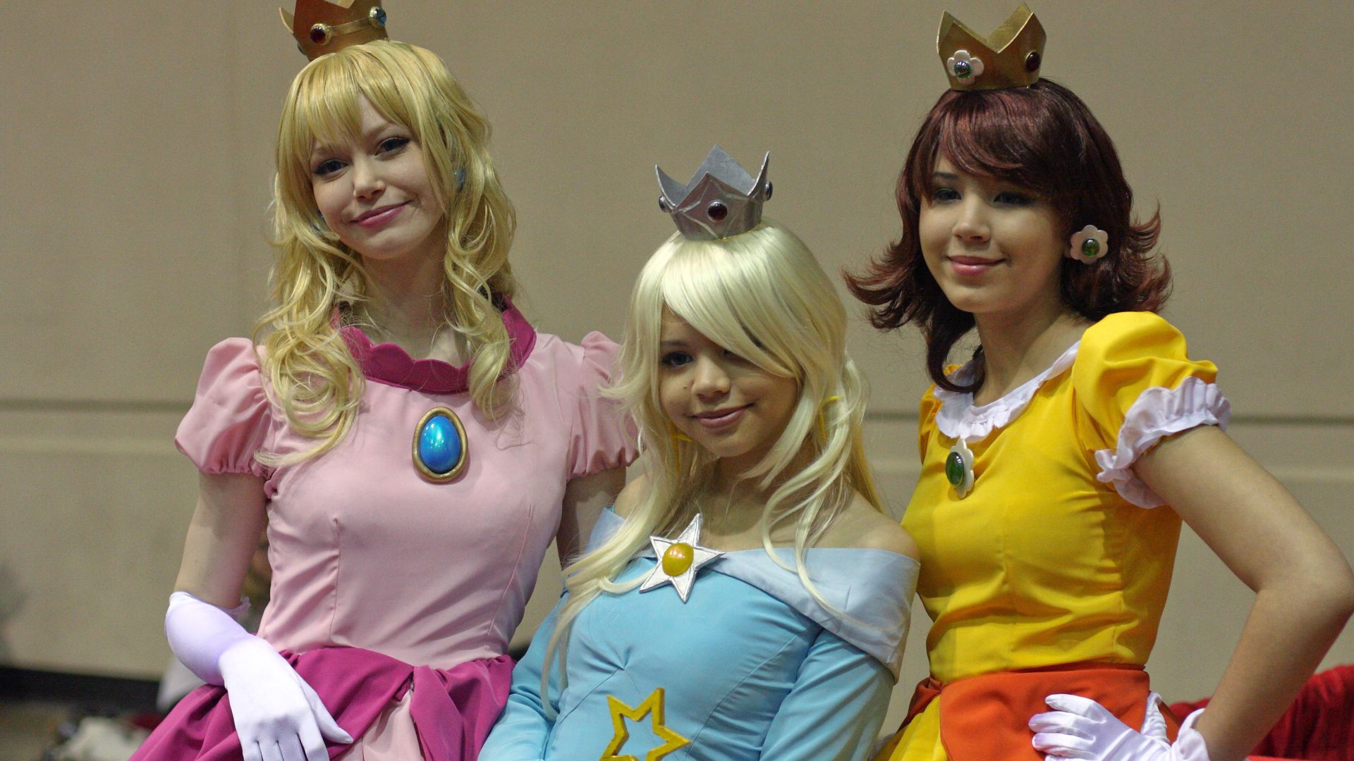 File:MegaCon 2010 - Three Princesses (4571425481).jpg