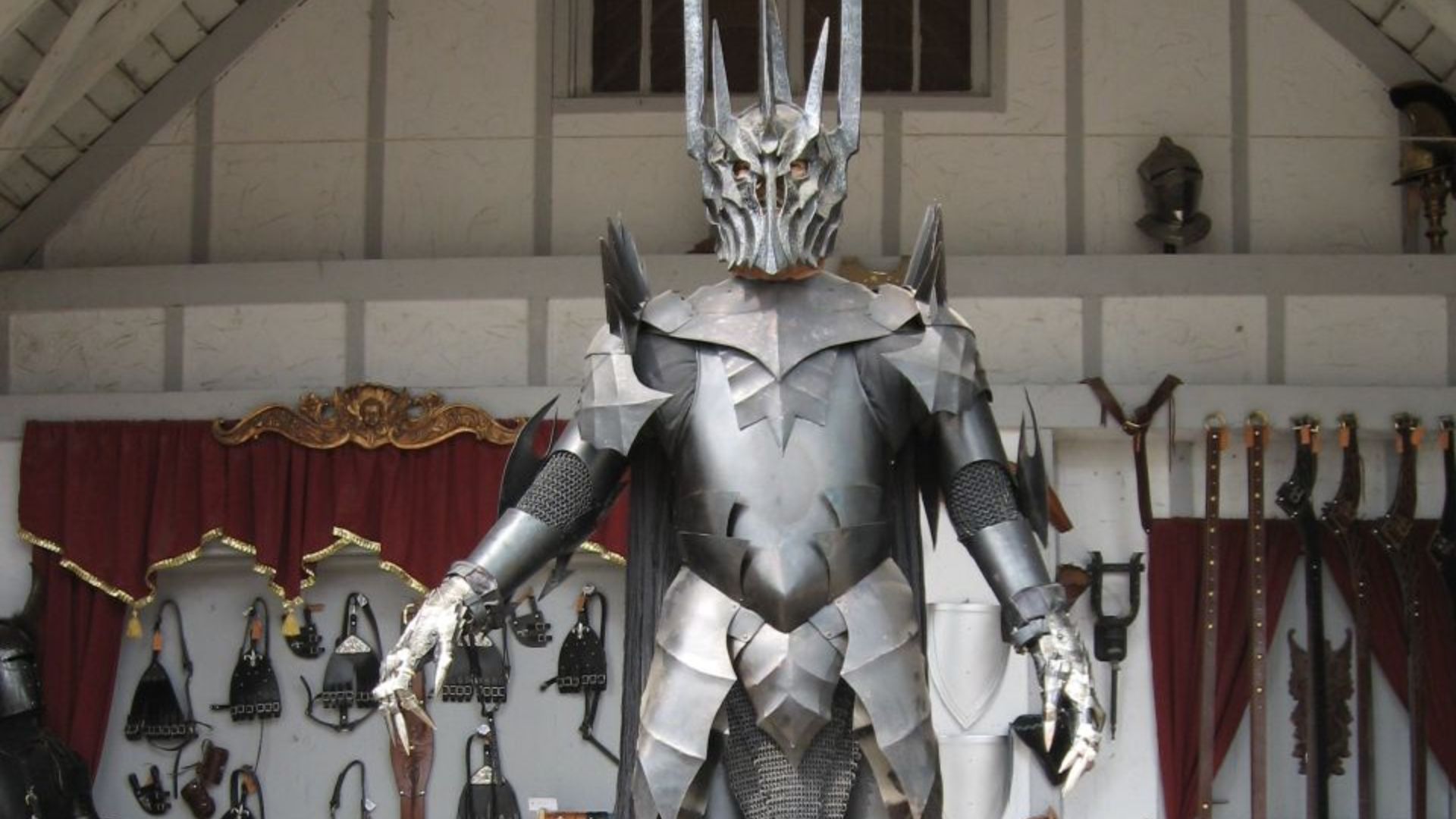 File:Sauron replica.jpg