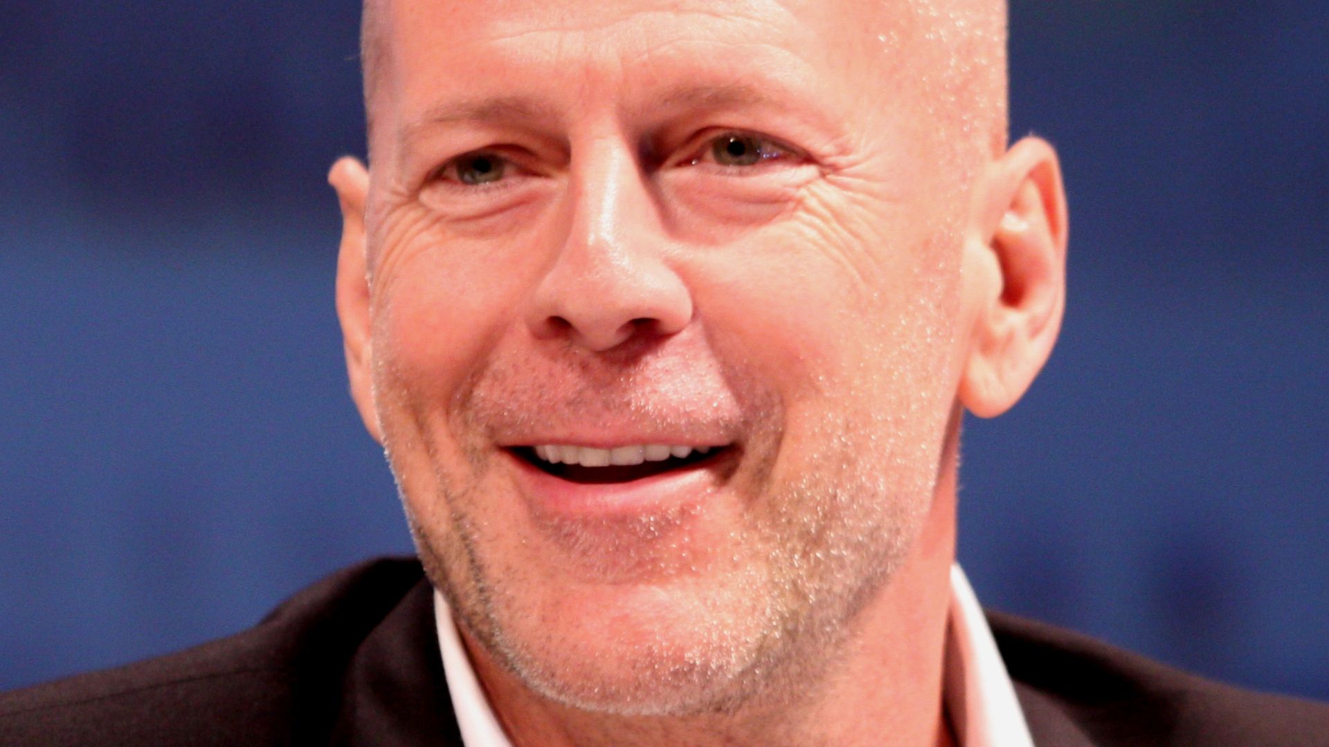 File:Bruce Willis by Gage Skidmore 2.jpg