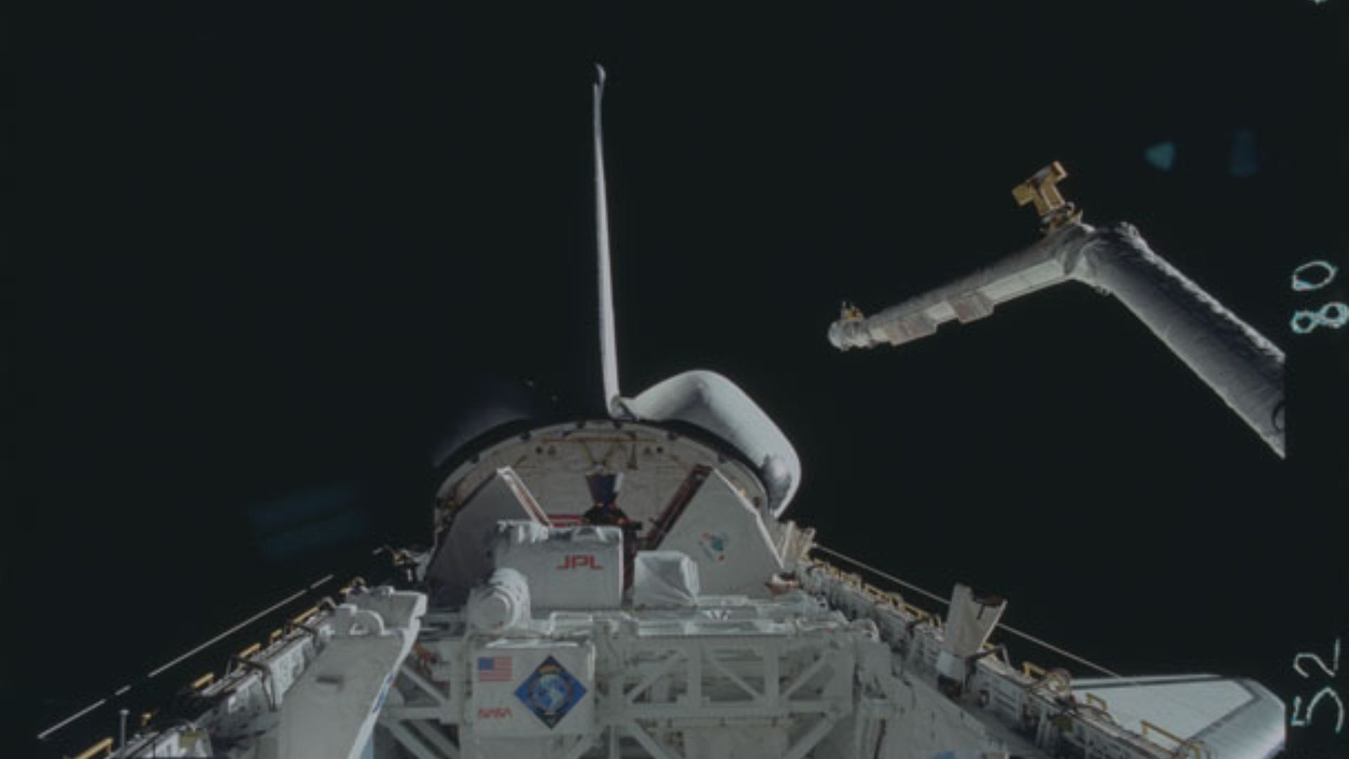 File:STS052-80-016 - STS-052 - STS-52 deployment of LAGEOS-IRIS spacecraft from OV-102's payload bay - DPLA - b4abce46c42e19c0a5ade69f18abe444.jpg