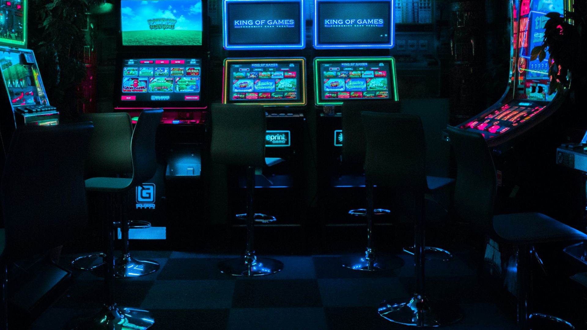 gaming room with arcade machines