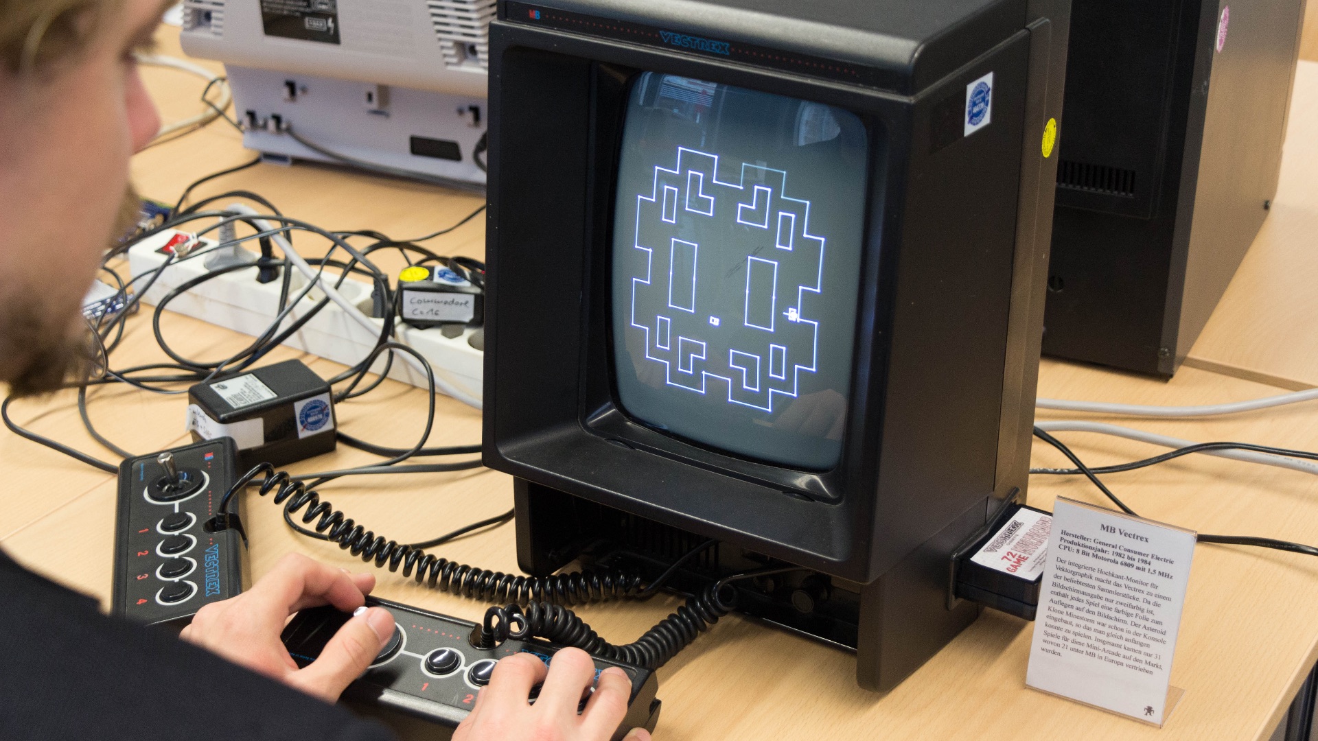 File:Vectrex Console (15450715665).jpg
