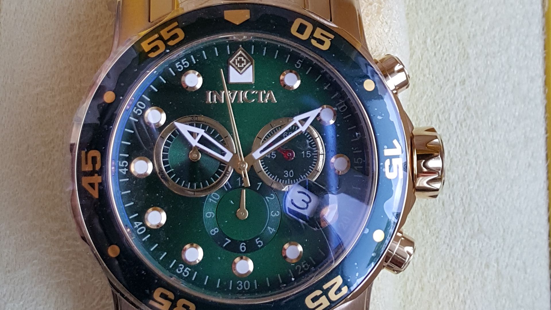 File:Invicta Herren-Armbanduhr XL Chronograph Quarz Edelstahl.jpg