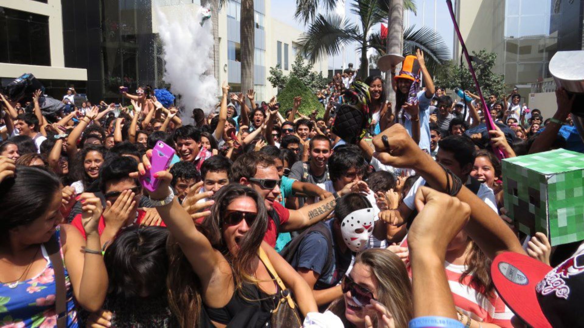 File:Harlem Shake - Lima, Perú 2013.jpg
