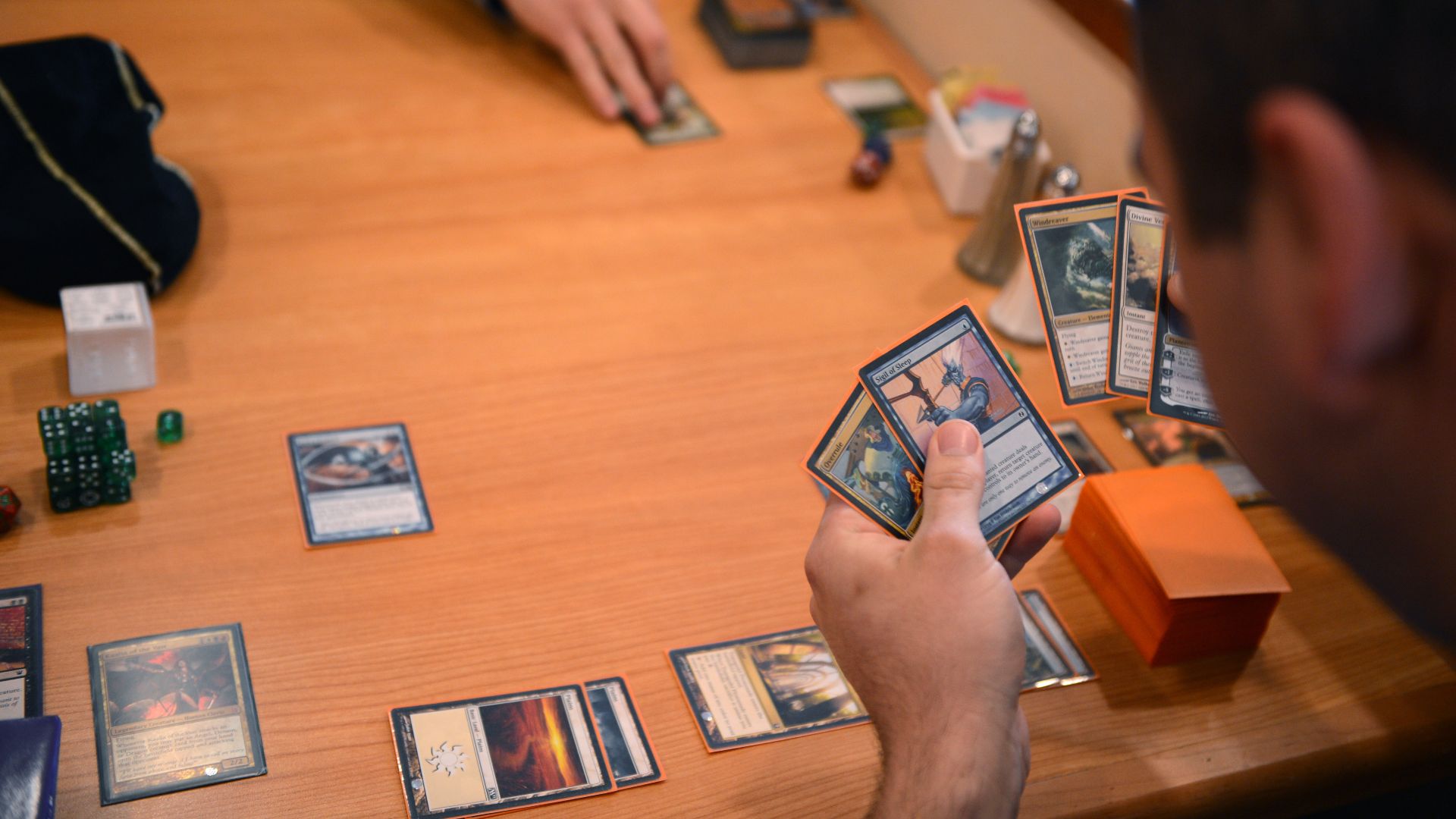 File:Magic The Gathering players.JPG