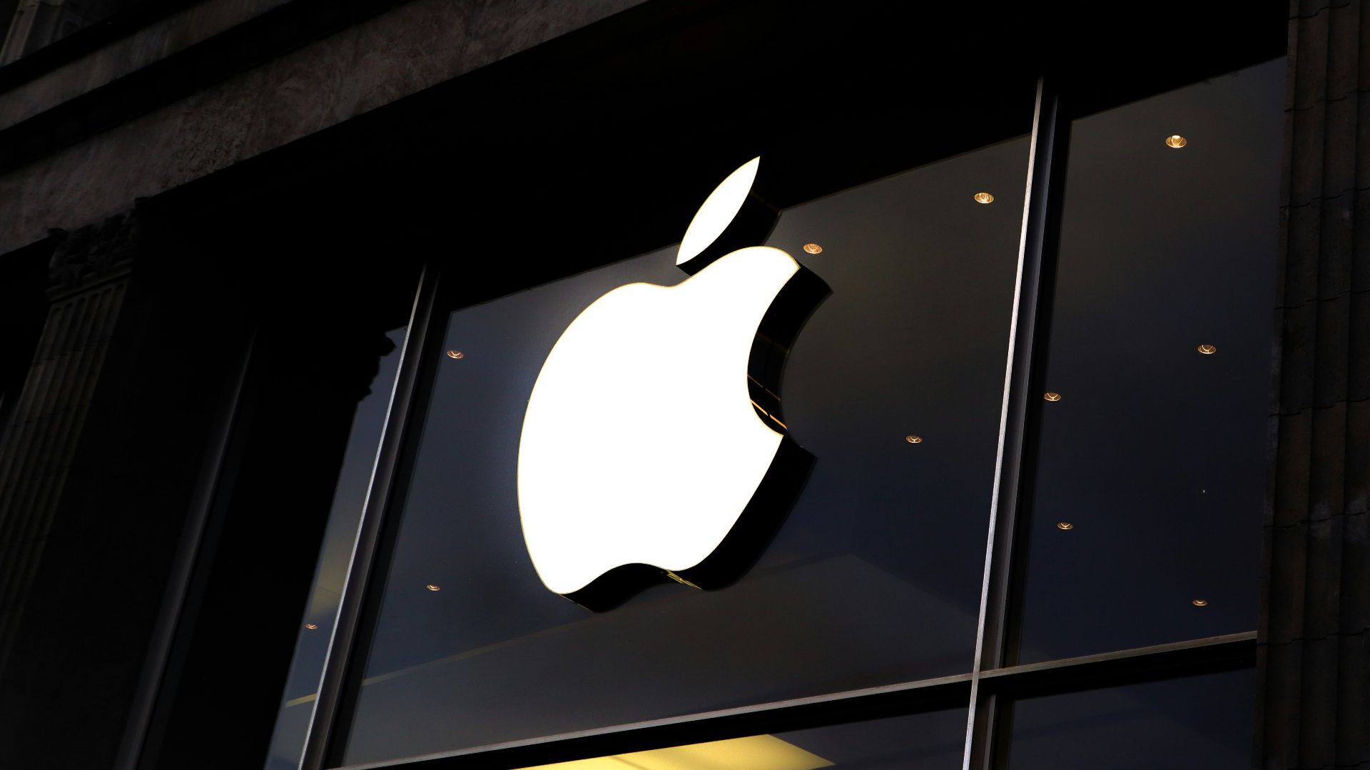 Apple Store shop front