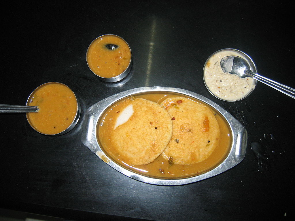 1024Px-Idli With Sambar