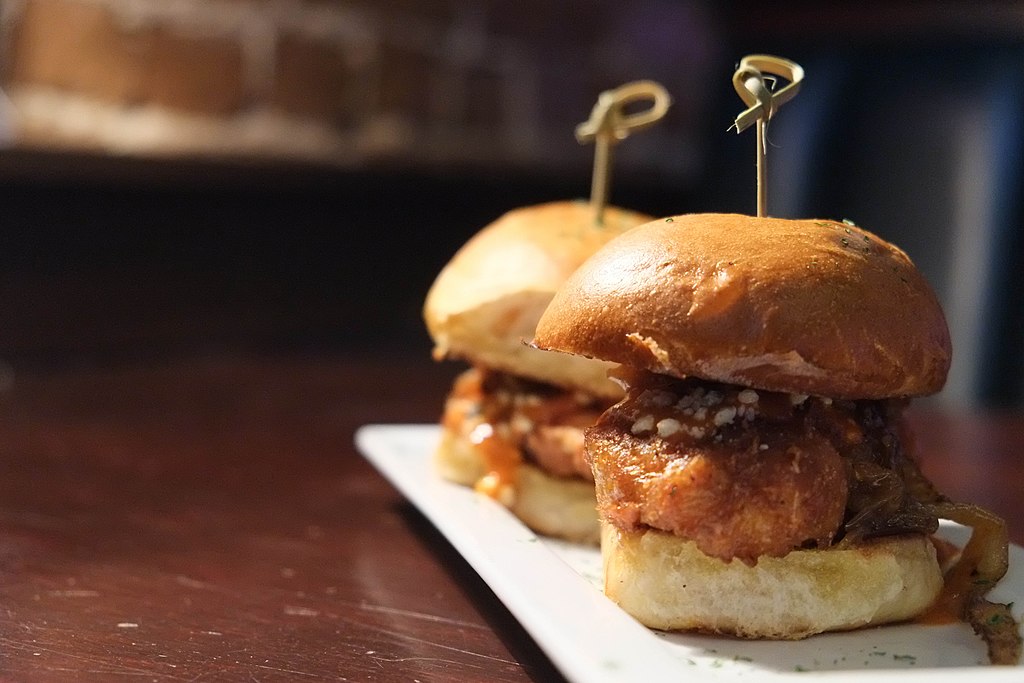1024Px-Fried Chicken Sliders (32237627696)