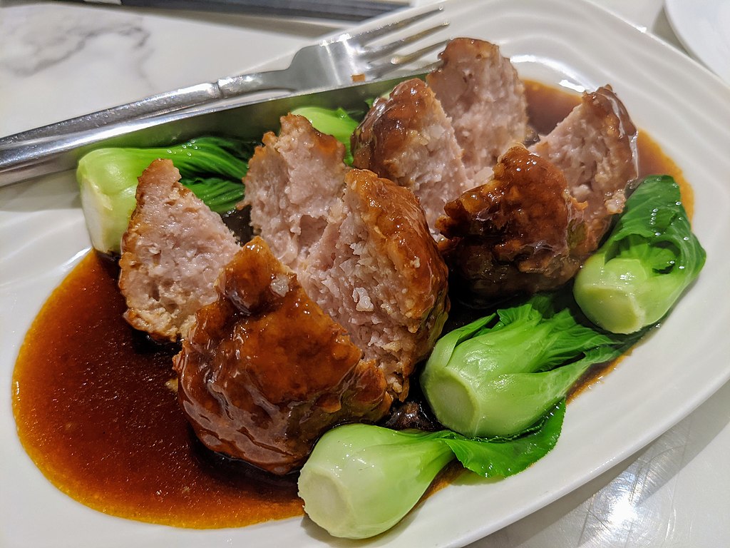 Lions Head Meatballs In Brown Sauce