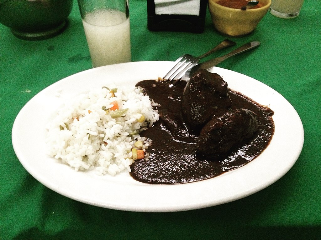 1024Px-Mole Negro De Oaxaca Con Arroz