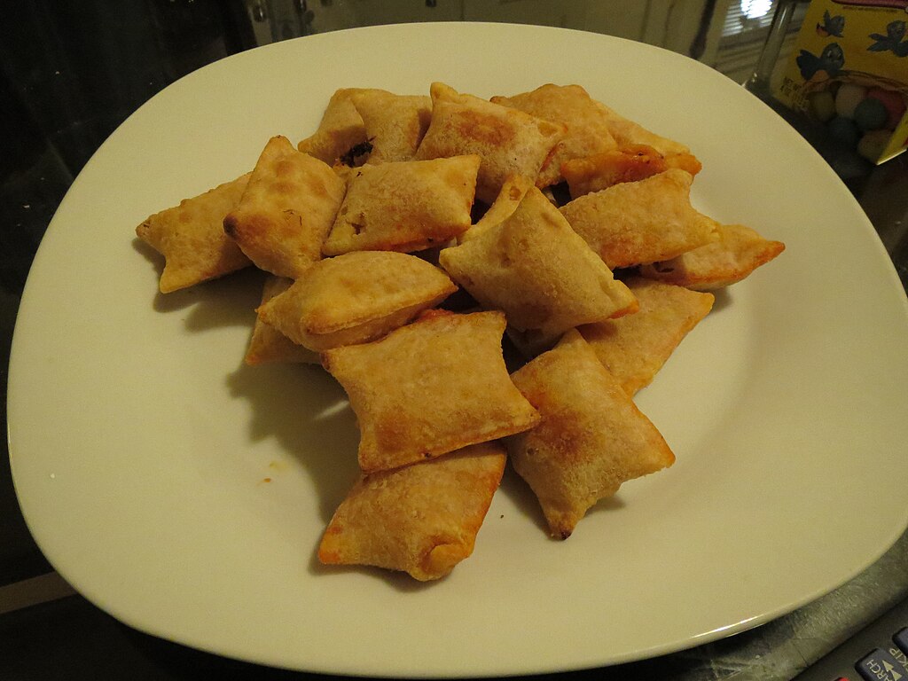 1024Px-Pizza Rolls (13791623443)