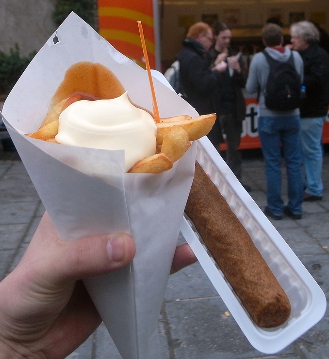 Frituur Fries Frikandel Mayo Curry Ketchup (Cropped)