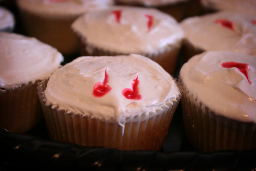 File:Friday 13th Buffy Party vampire cupcakes.jpg