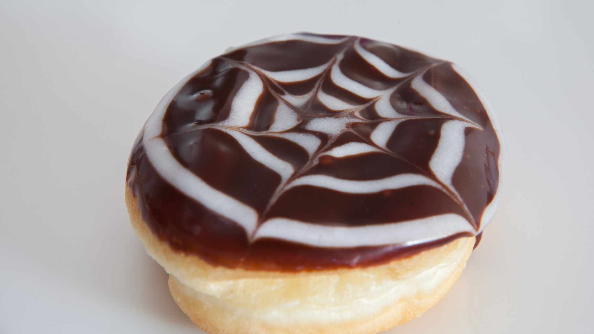 File:Spiderweb design on Halloween doughnut (15273017330).jpg