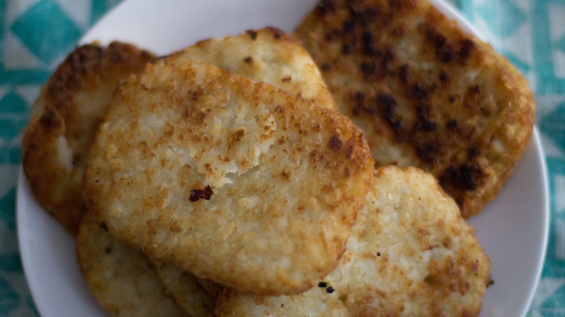 File:Hash browns on white plate.jpg