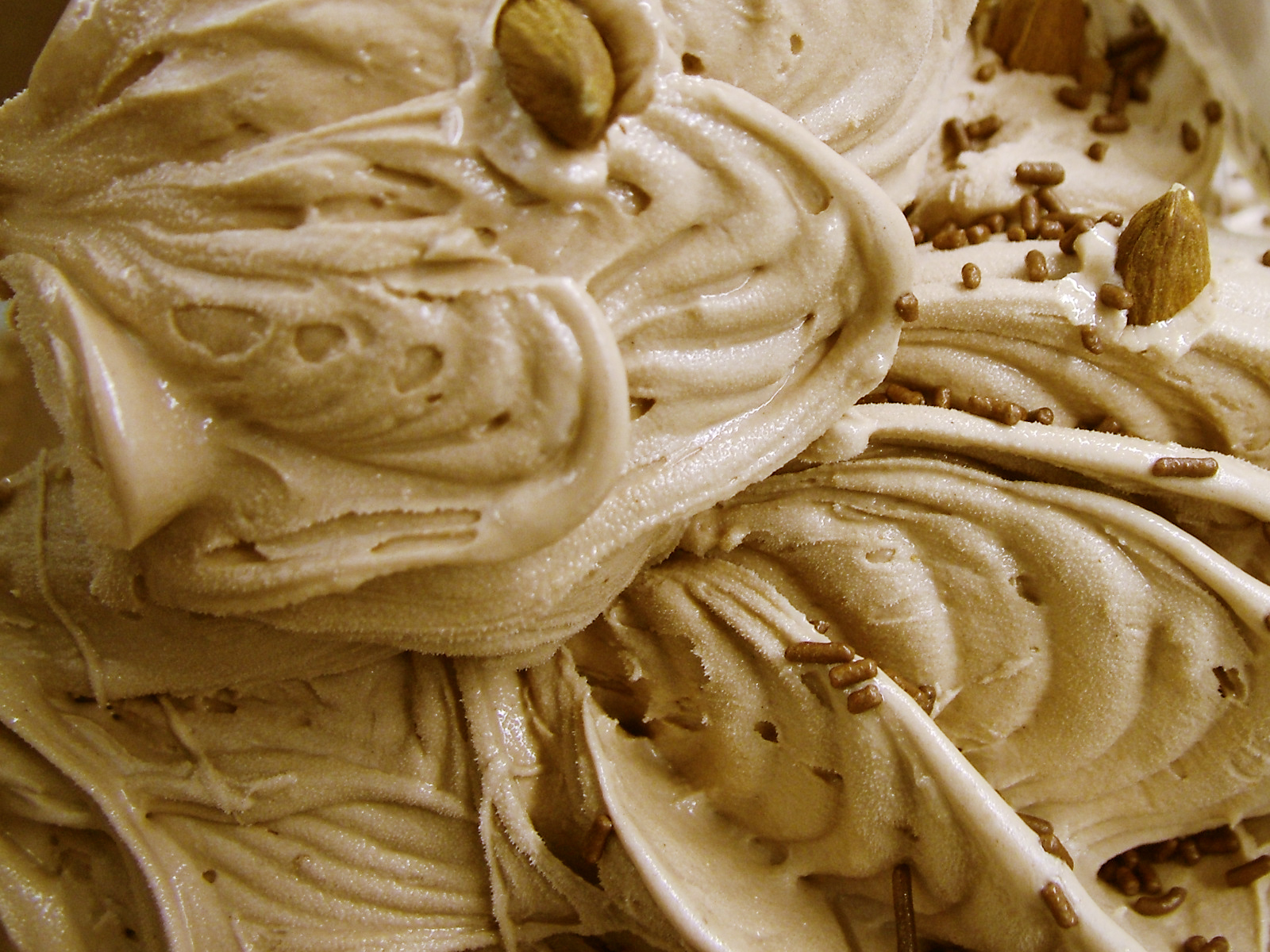 File:Caramel Nut Ice Cream 01.jpg