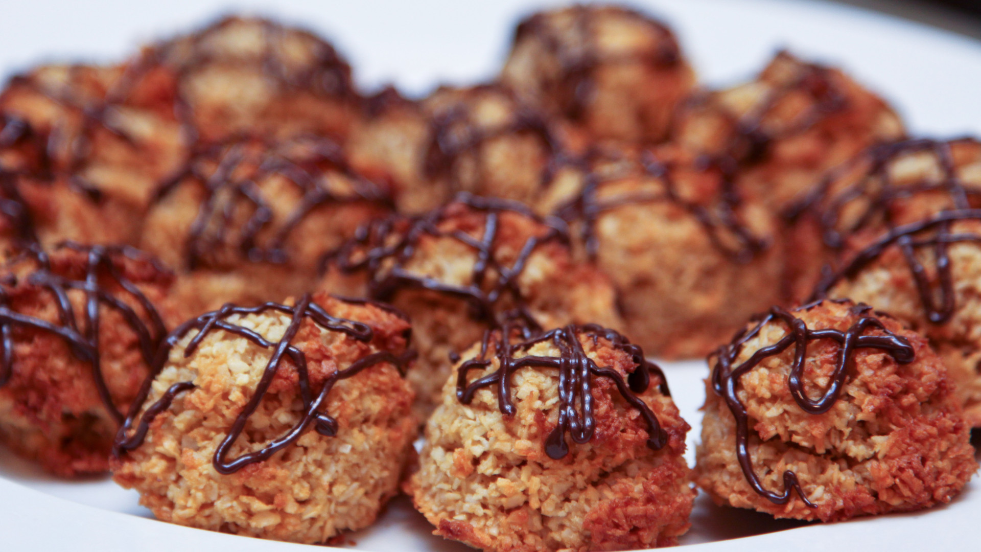 File:Coconut Macaroons with Chocolate Drizzle (5940138968).jpg