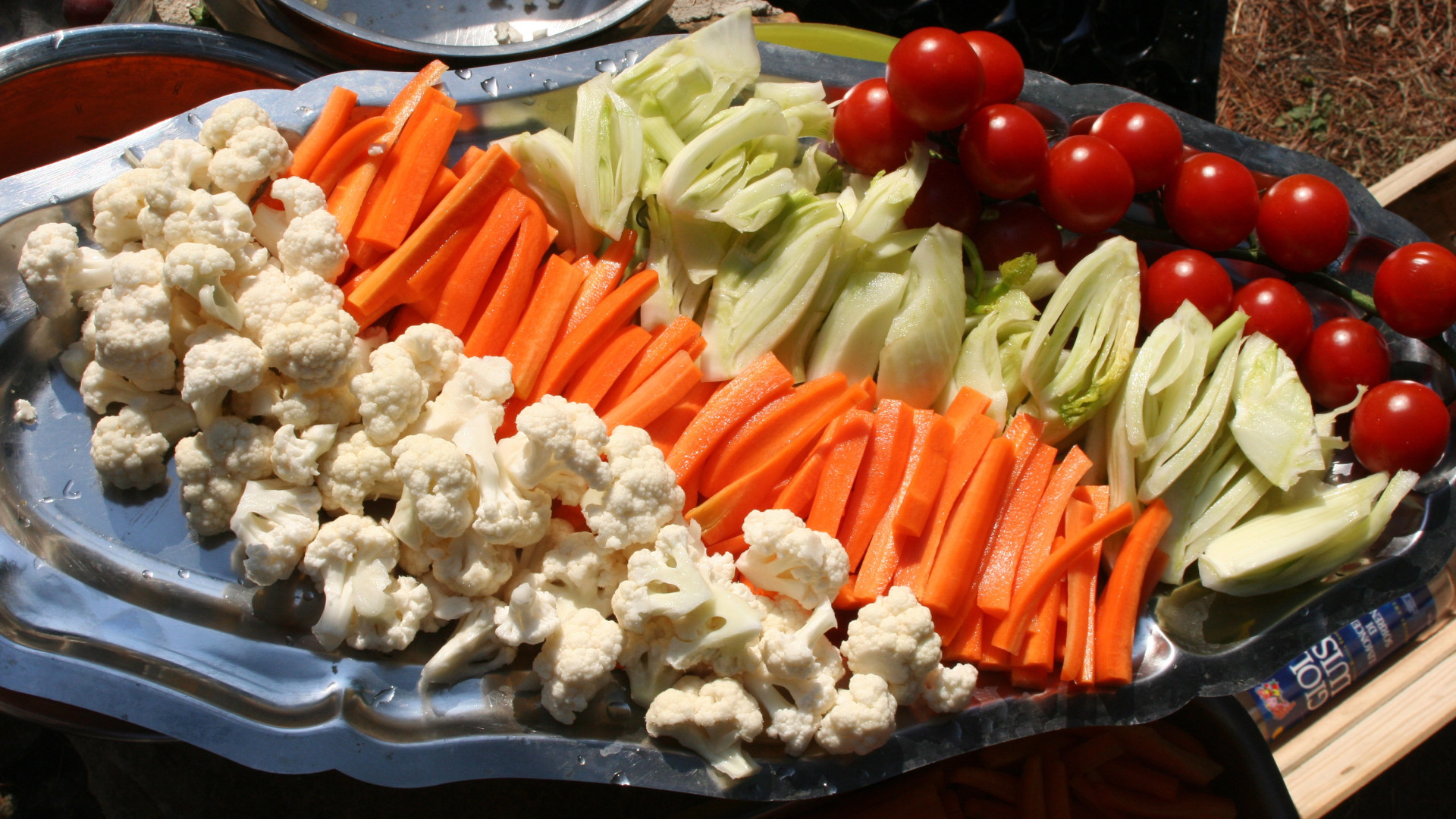 File:Plat de crudités en Provence.jpg