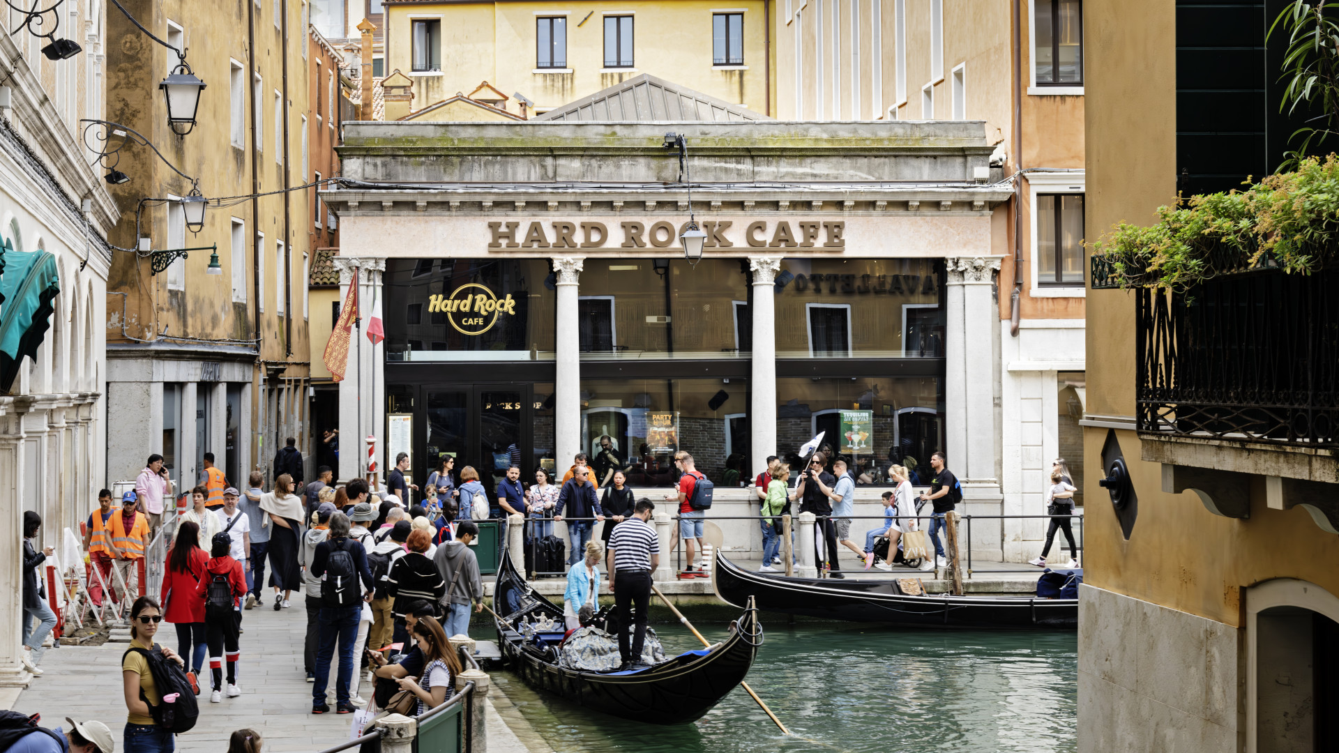 File:(Venice) Hard Rock Cafe - Bacino Orseolo.jpg