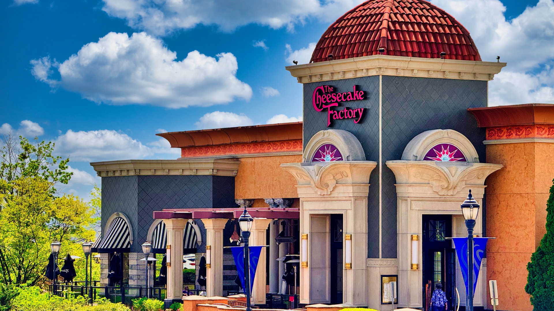 File:A Cheesecake Factory restaurant at The Summit mall in Birmingham, Alabama 01.jpg